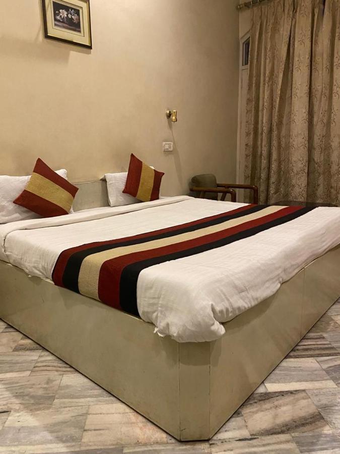 Lavi Hotel Hari Darshan - 10 Meter From Golden Temple Amritsar Exterior foto