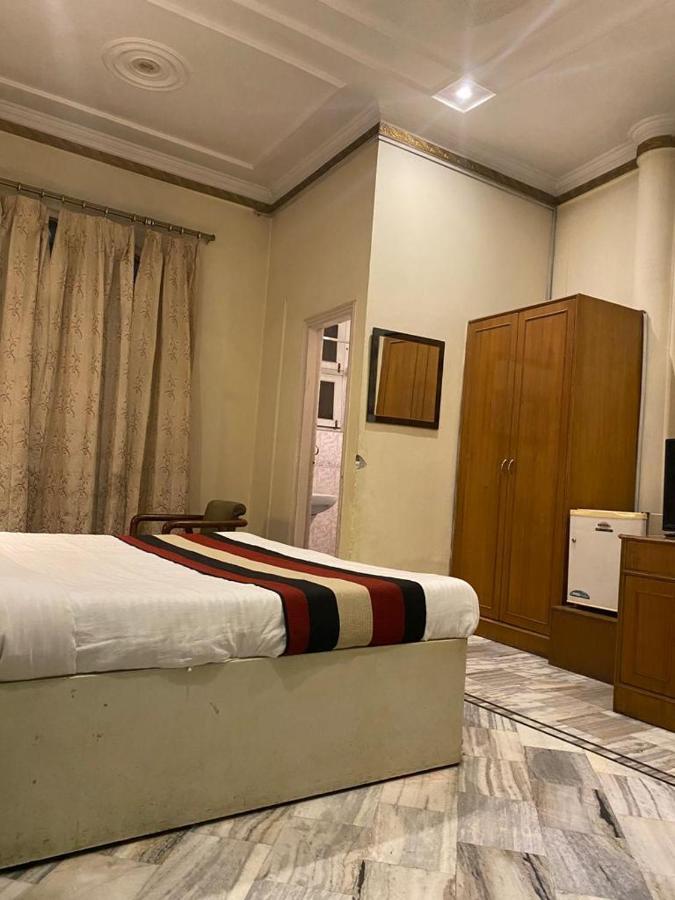 Lavi Hotel Hari Darshan - 10 Meter From Golden Temple Amritsar Exterior foto
